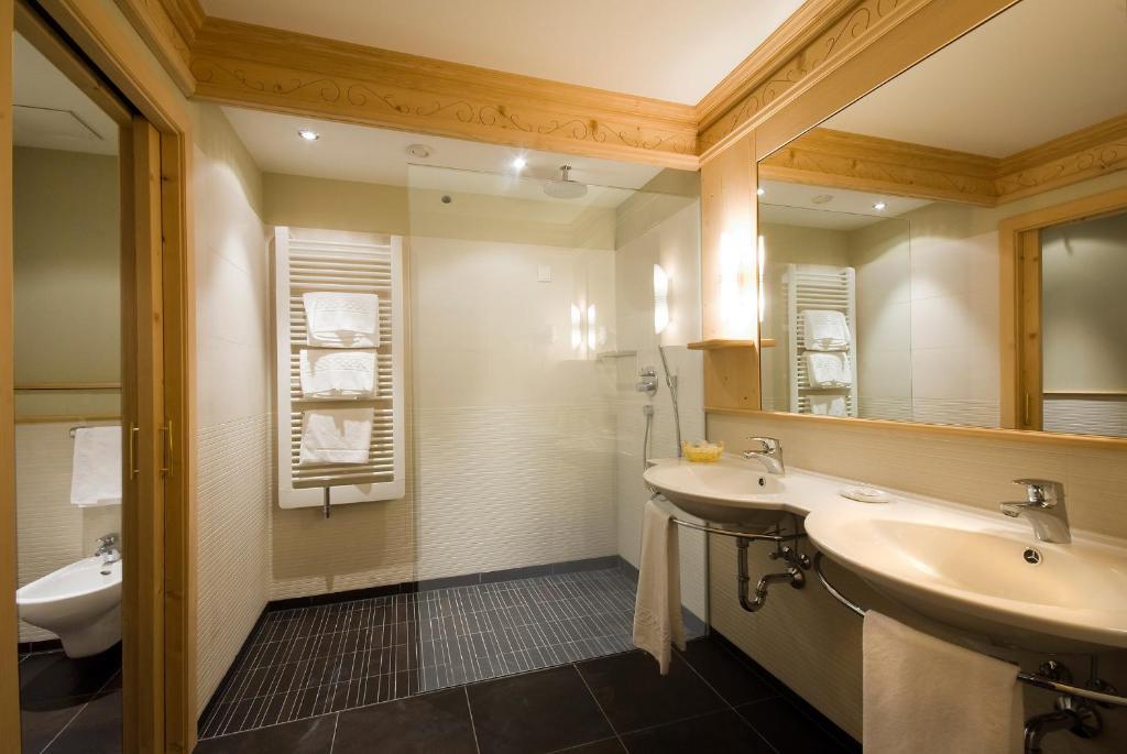 Alpin & Vital Hotel La Perla Ortisei Room photo